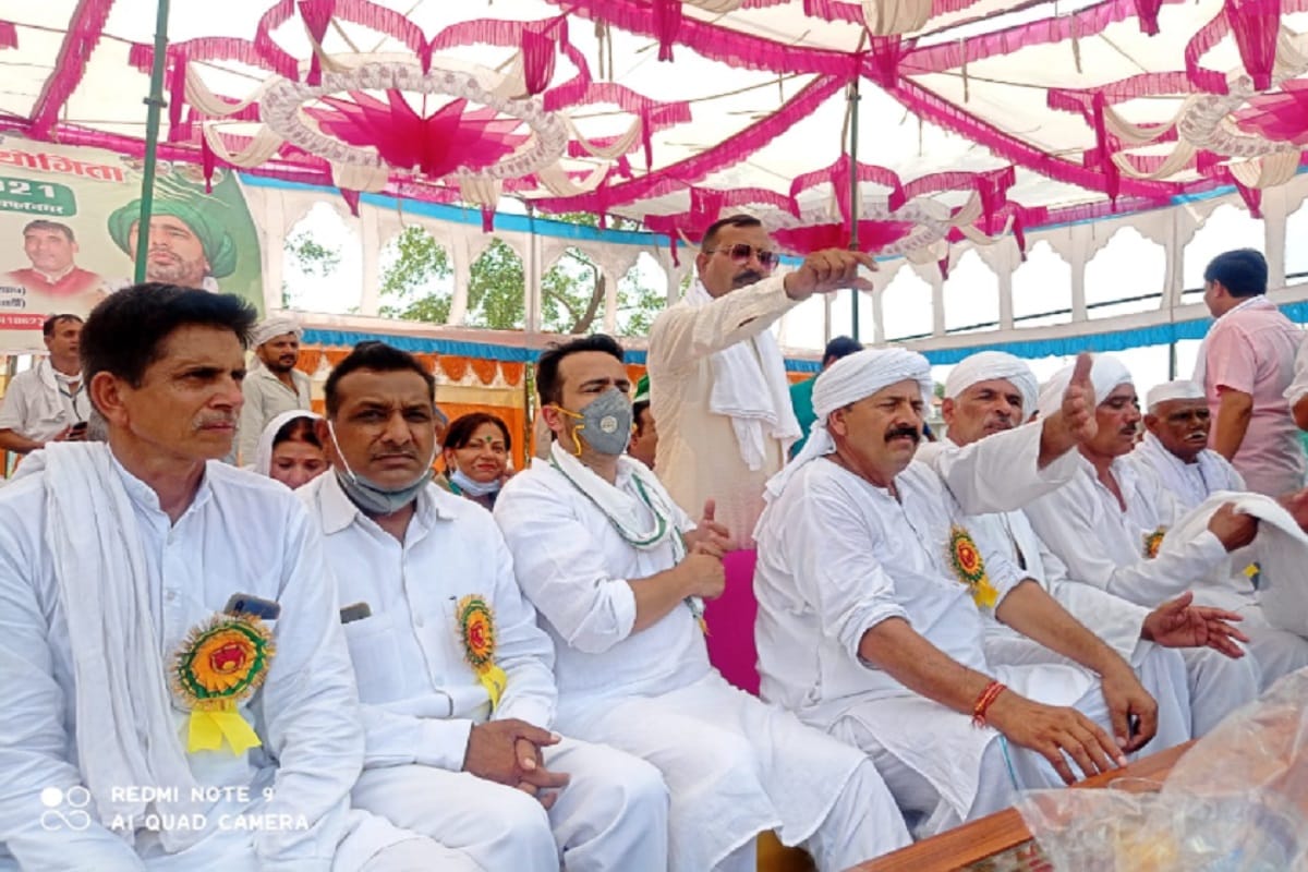 RLD President Jayant Chaudhary gets emotional during speech in Muzaffarnagar and see photos