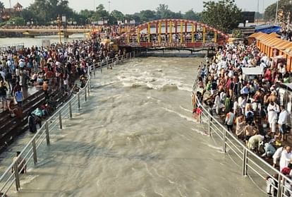 पितृ अमावस्या:हरिद्वार में उमड़ी भारी भीड़, हरकी पैड़ी सहित श्रद्धालुओं से  खचा-खच भरे गंगा घाट, तस्वीरें - Pitru Amavasya 2021: Huge Rush In Haridwar  Rishikesh All ...
