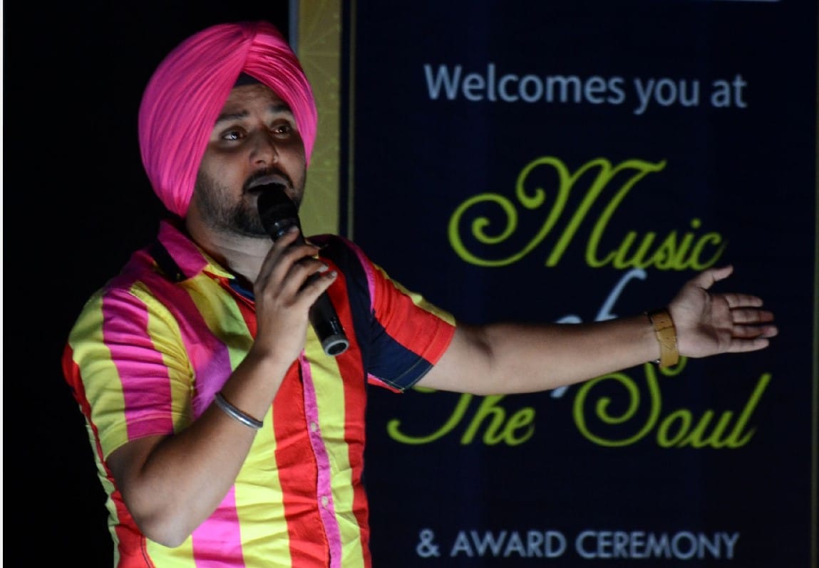 The audience danced to the songs of Mehtab Virk, the pandal resonated with applause