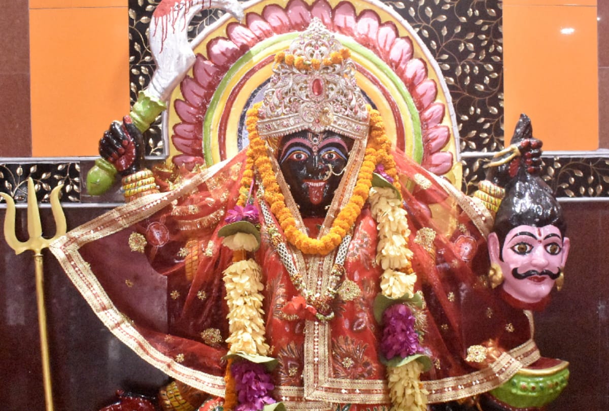 Navratri 2021 Devotees gathered in temple on first day of Shardiya Navratri festival of Maa Durga