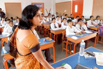 यूपी: शिक्षकों के लिए अच्छी खबर, शिक्षक संगठनों के प्रदर्शन के बाद सरकार ने जारी किया तबादले का आदेश new transfer policy apply in up government teacher