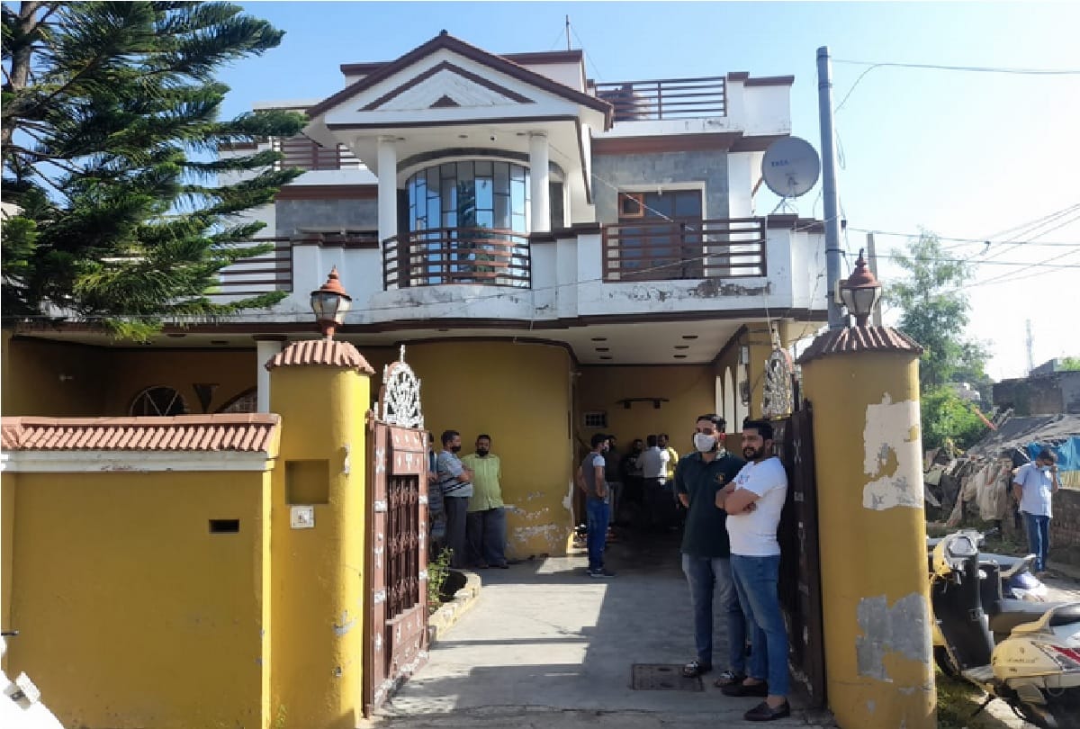 Terrorist attack: Atmosphere of mourning in teacher Deepak Chand's house, wife said - had gone by speaking and would come home on Karvachauth