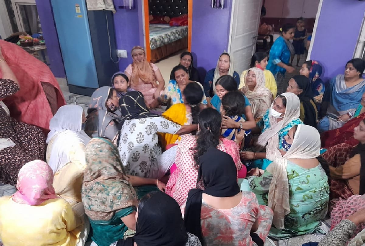 Terrorist attack: Atmosphere of mourning in teacher Deepak Chand's house, wife said - had gone by speaking and would come home on Karvachauth