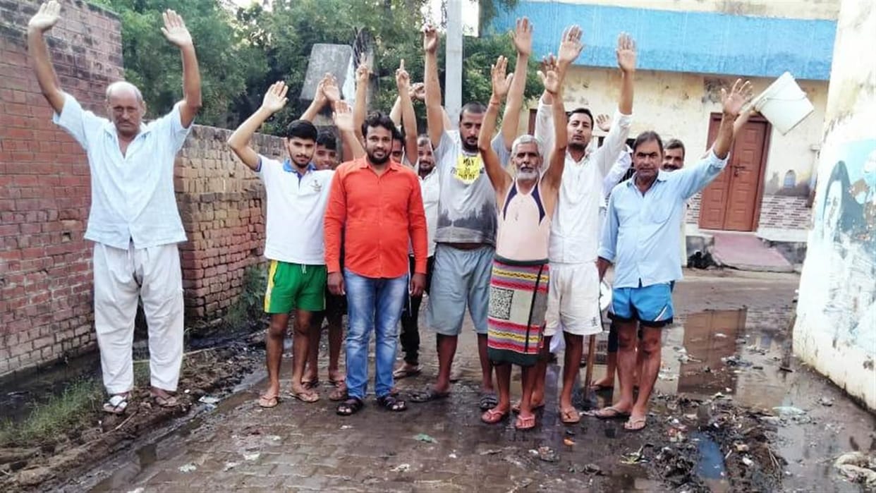 Hathras : people got anger due to water logging on road