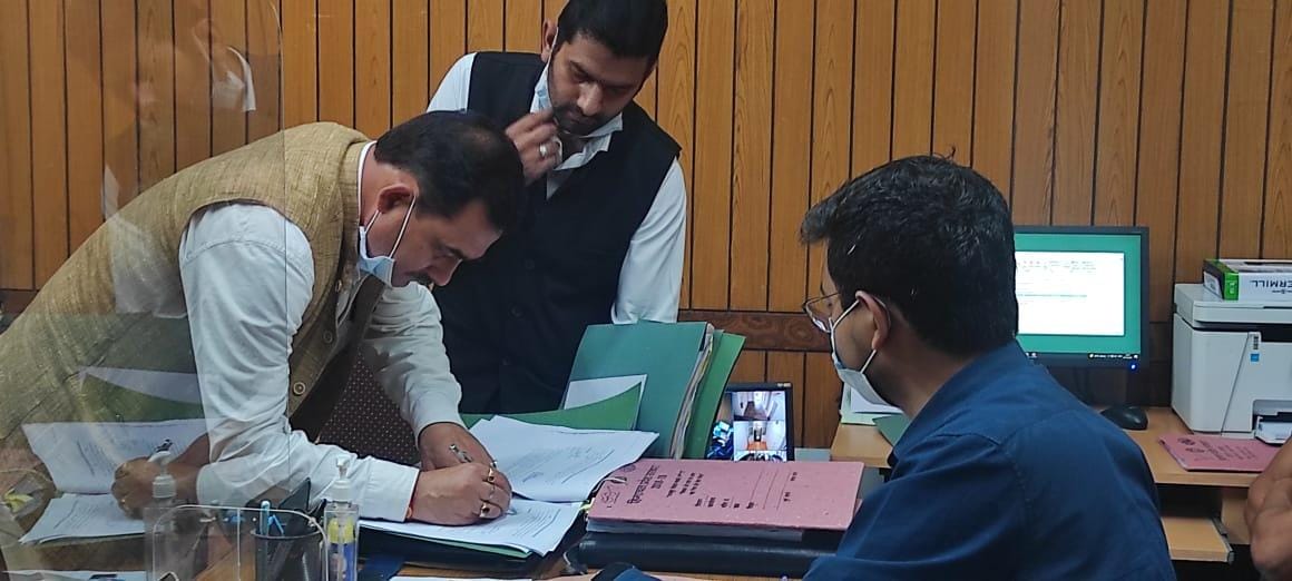 Sanjay Avasthi and covering candidate Satish Kashyap file nomintion for Arki by-election