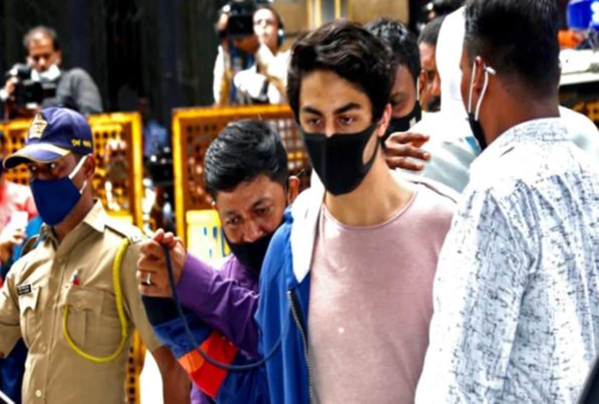 Hrithik Roshan supports Aryan Khan and saystrust the light within gets brutally trolled