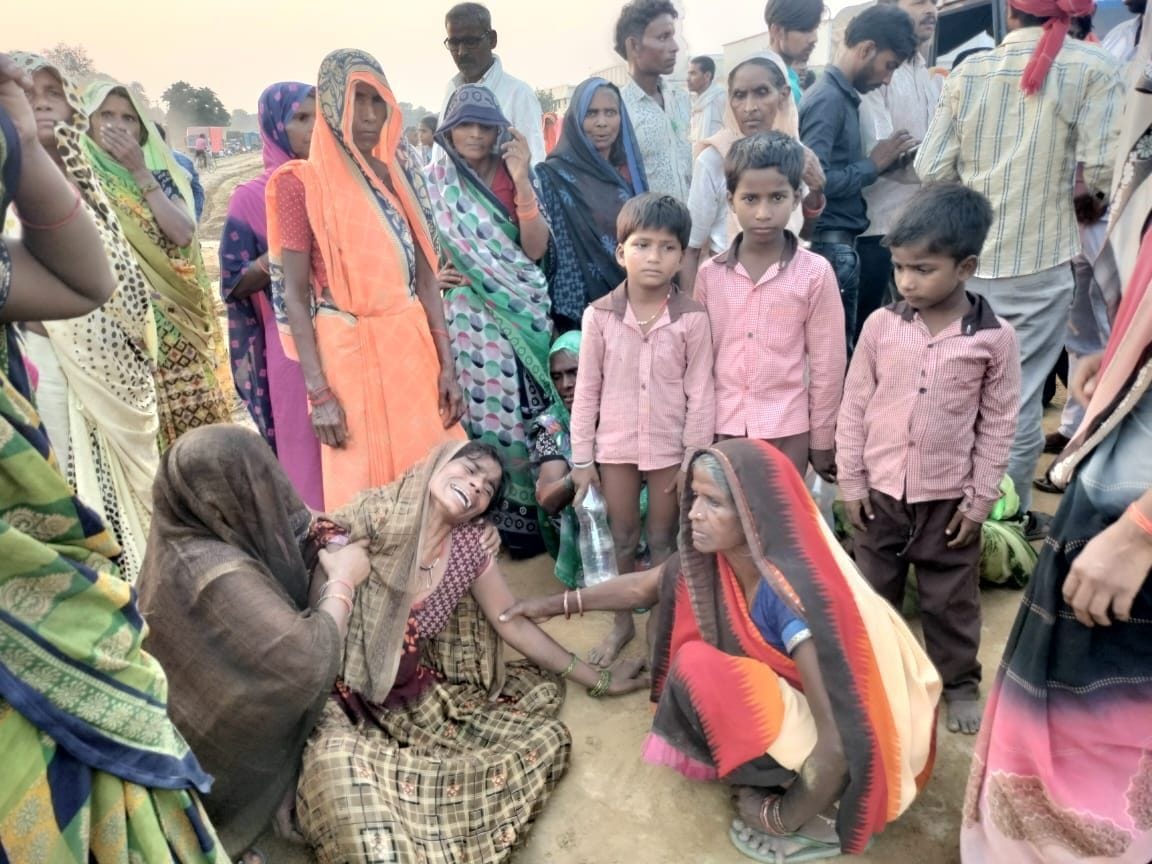 Father dies due to container collision, son injured