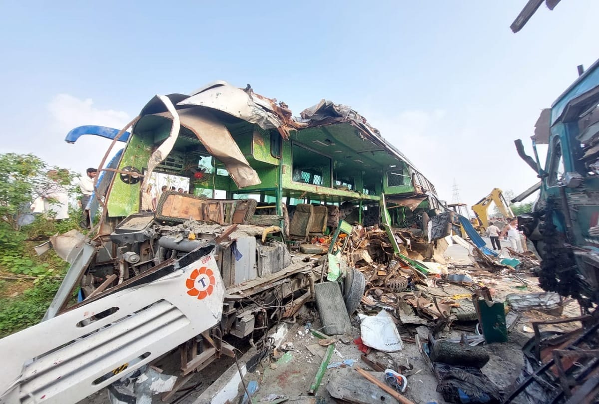 Barabanki Road Accident: Major Accident In Kisan Path Barabanki Between Truck And Bus, Many Died