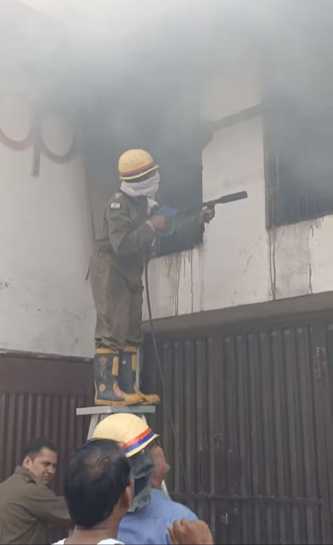 Hathras: Fire caused by short circuit in box factory, loss of lakhs
