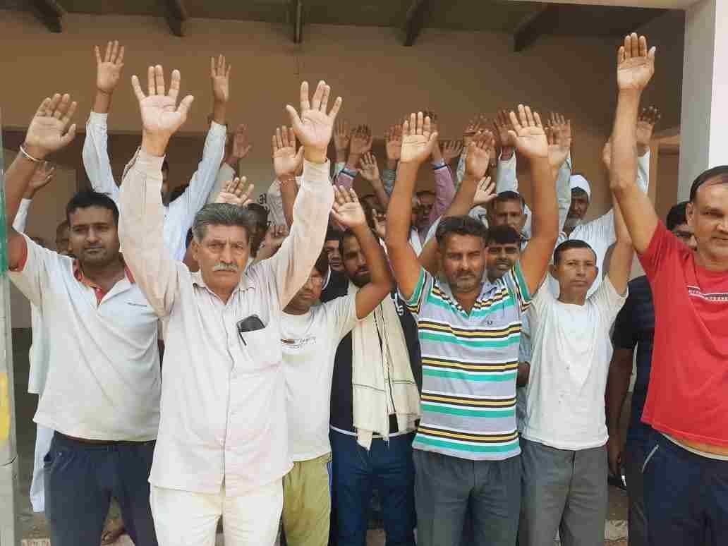 Villagers of 4 villages demonstrated in Mundiyakheda regarding electricity problem
