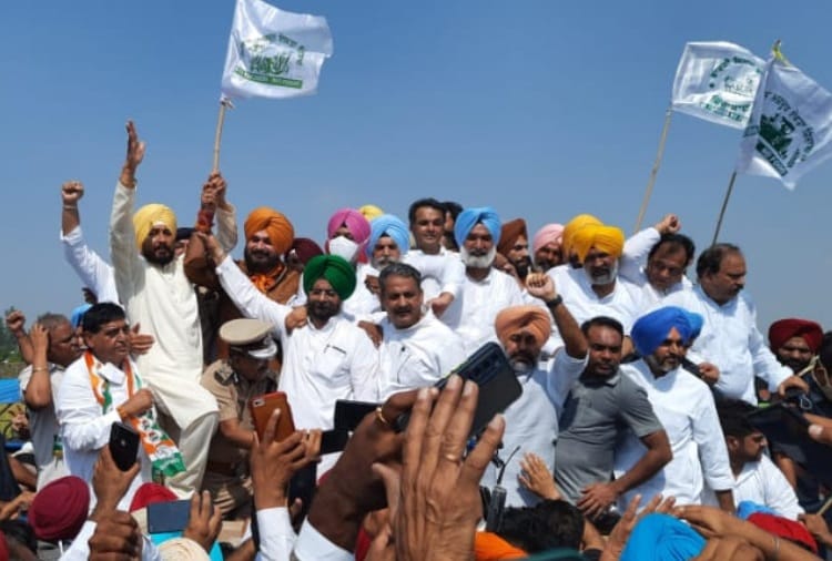 Navjot Sidhu Leaves to Lakhimpur Kheri to Protest