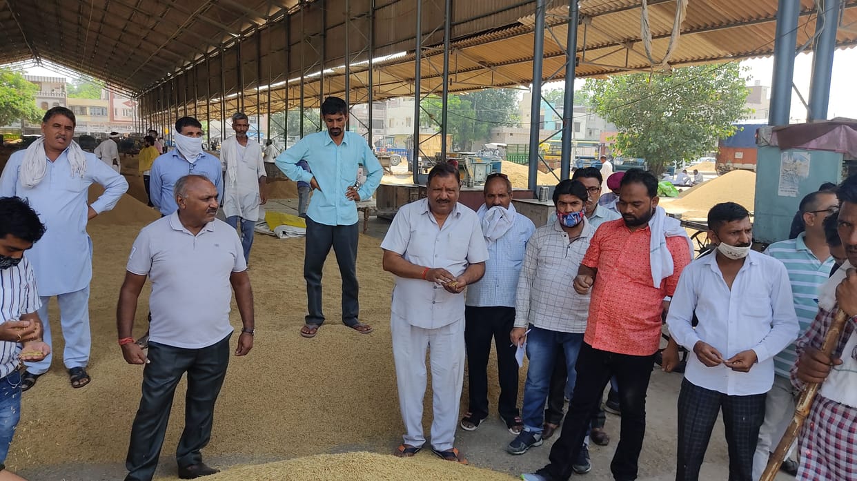 There was a difference of 31 paise per bag in wages, traders said we will pay