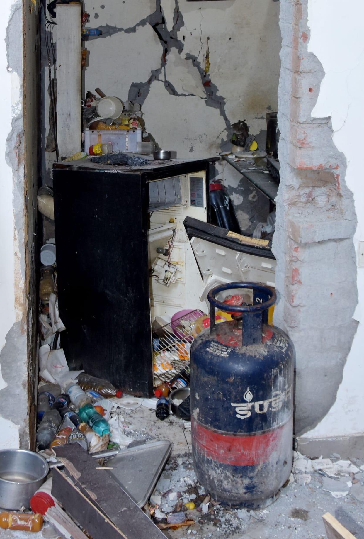 Explosion in resort, manager killed, one injured