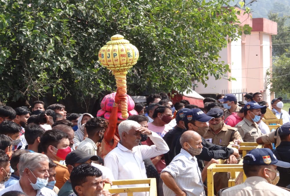 PM Modi in Uttarakhand: Youth From Bihar reached rishikesh to meet Narendra Modi Become the center of attraction photos