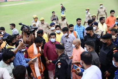 CM Yogi adityanath in Varanasi announced UP government will felicitate players who won medals in Tokyo Paralympics