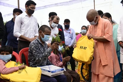 CM Yogi adityanath in Varanasi announced UP government will felicitate players who won medals in Tokyo Paralympics