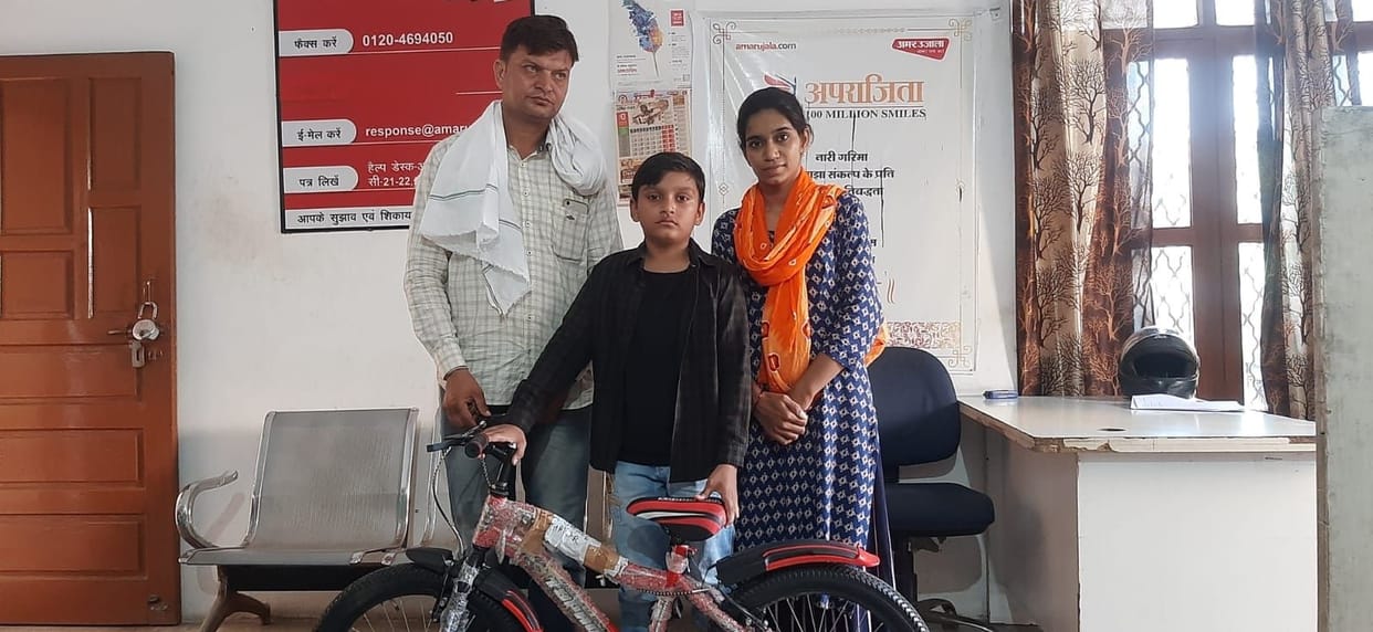 Rewards given to the winners of Maa Tujhe Pranam