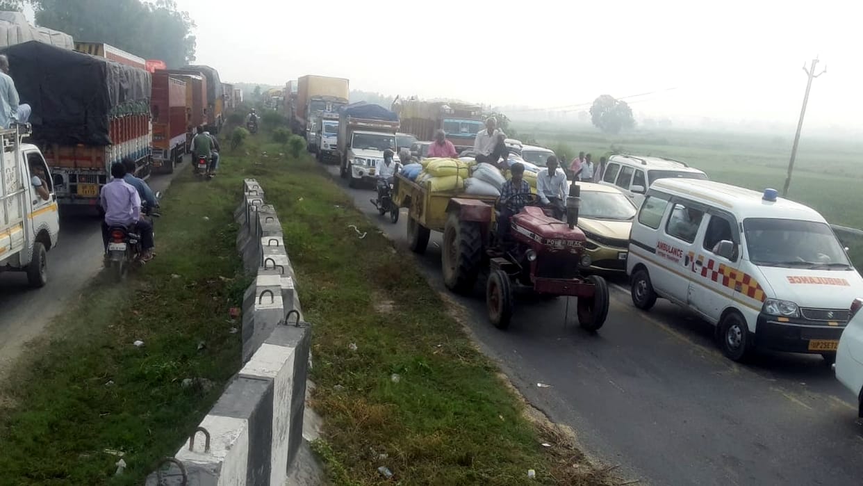 Traffic jam on the highway for 12 hours 20 km