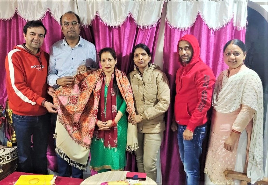 Bhatta-Kyarkuli village head kaushailya rawat honored