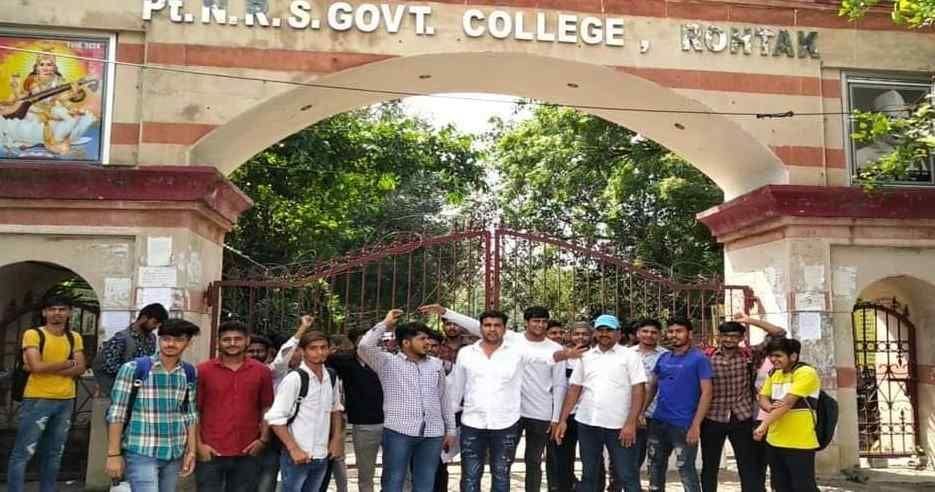 Seats full in colleges, student organizations demonstrated