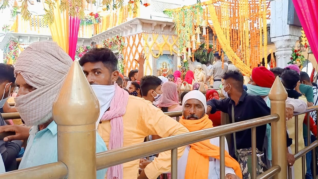 On the first day in Naina Devi, 15 thousand devotees got their head renovated