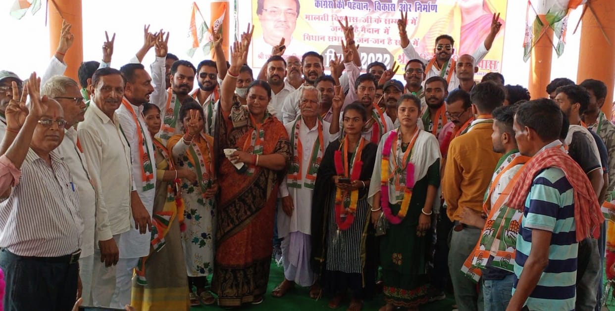 48 youth join Congress.