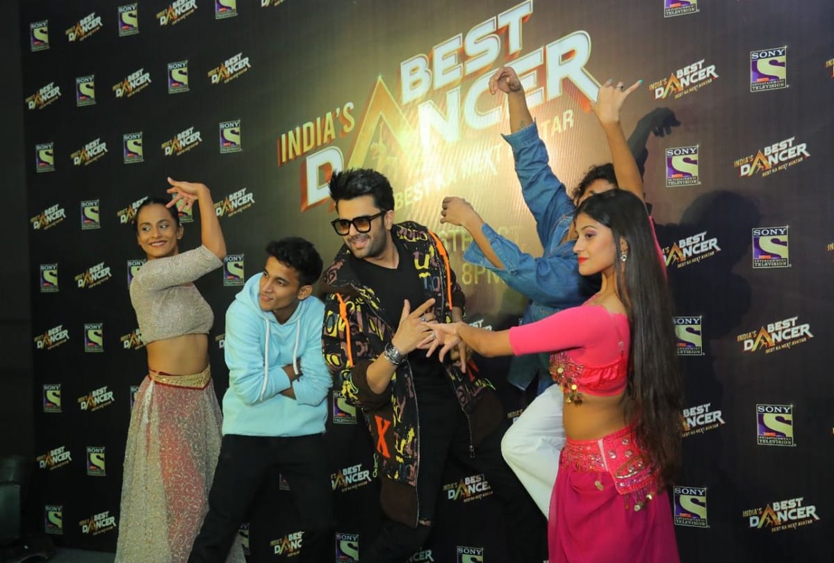 Maniesh paul to host India best dancer season 2 visited delhi to kickstart the navaratri celebrations