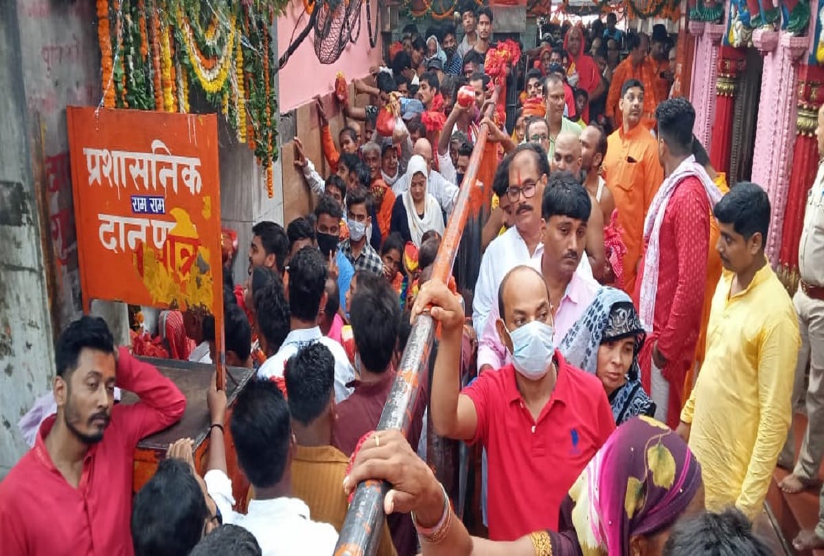 Navratri 2021 first day in vindhyavasini temple mirzapur huge crowd of Devotees gathered at Vindhyachal dham for see maa shailputri