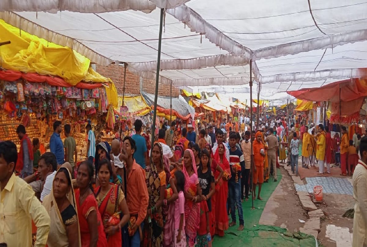 Navratri 2021 first day in vindhyavasini temple mirzapur huge crowd of Devotees gathered at Vindhyachal dham for see maa shailputri