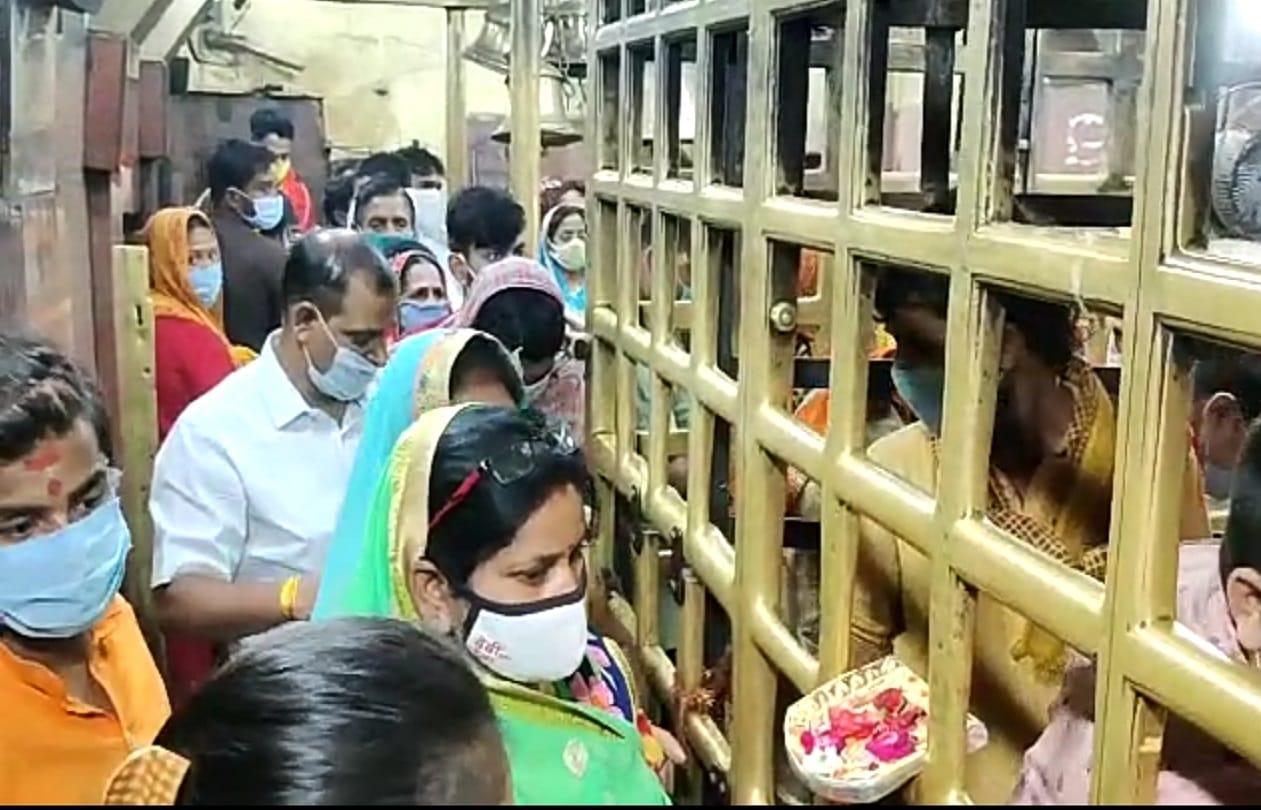 Navratri 2021 first day in vindhyavasini temple mirzapur huge crowd of Devotees gathered at Vindhyachal dham for see maa shailputri