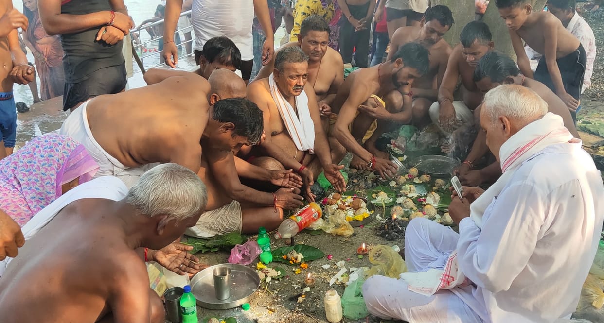 Devotees take a dip of faith in Gandevada Sangam