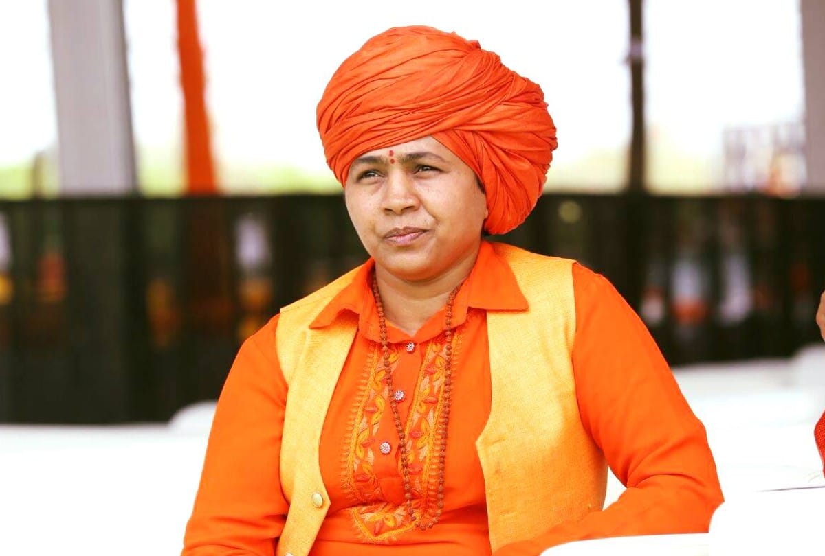 UP First Lady Mahant Devyagiri Profile Story