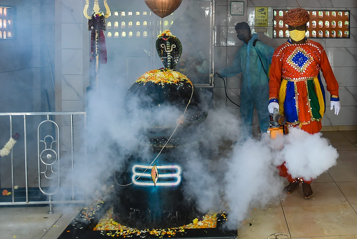 Durga Puja begins: Calcutta High Court allows Sindur Khela, temples opened in Maharashtra
