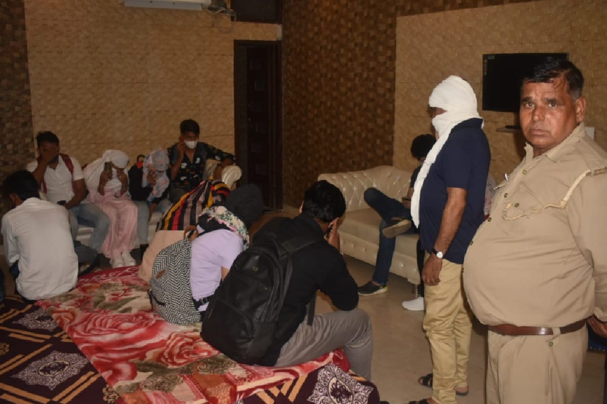UP News: Anti human trafficking unit and Police has raid in a hotel and 13 boys and girl recoverd