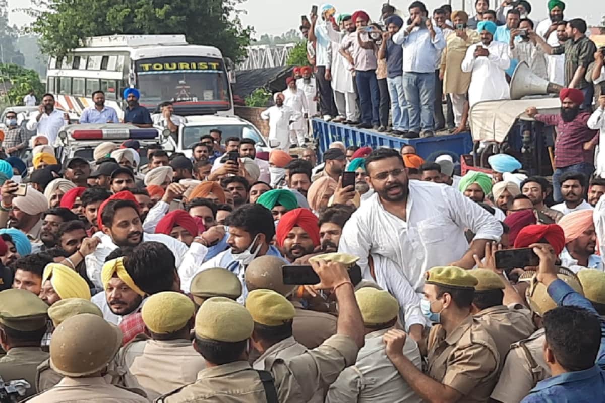 Saharanpur News: Punjab congress leaders and local workers have protest on Shahjahanpur Police post and police barriers broken and see photos