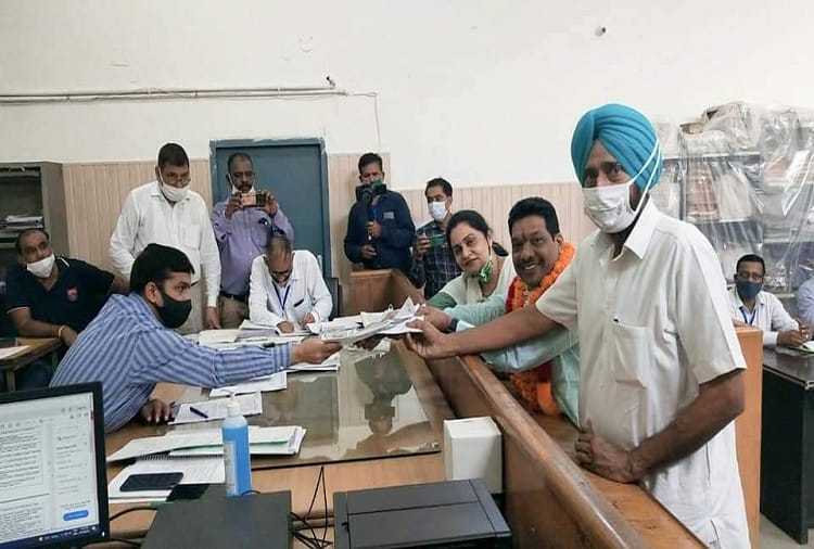 BJP candidate Gobind Kanda filed nomination for Ellenabad by election