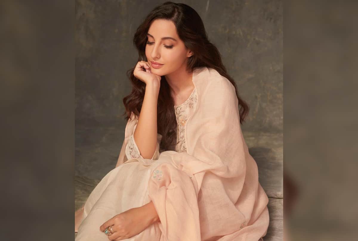 Nora Fatehi Traditional look in embroidered kurta Photos