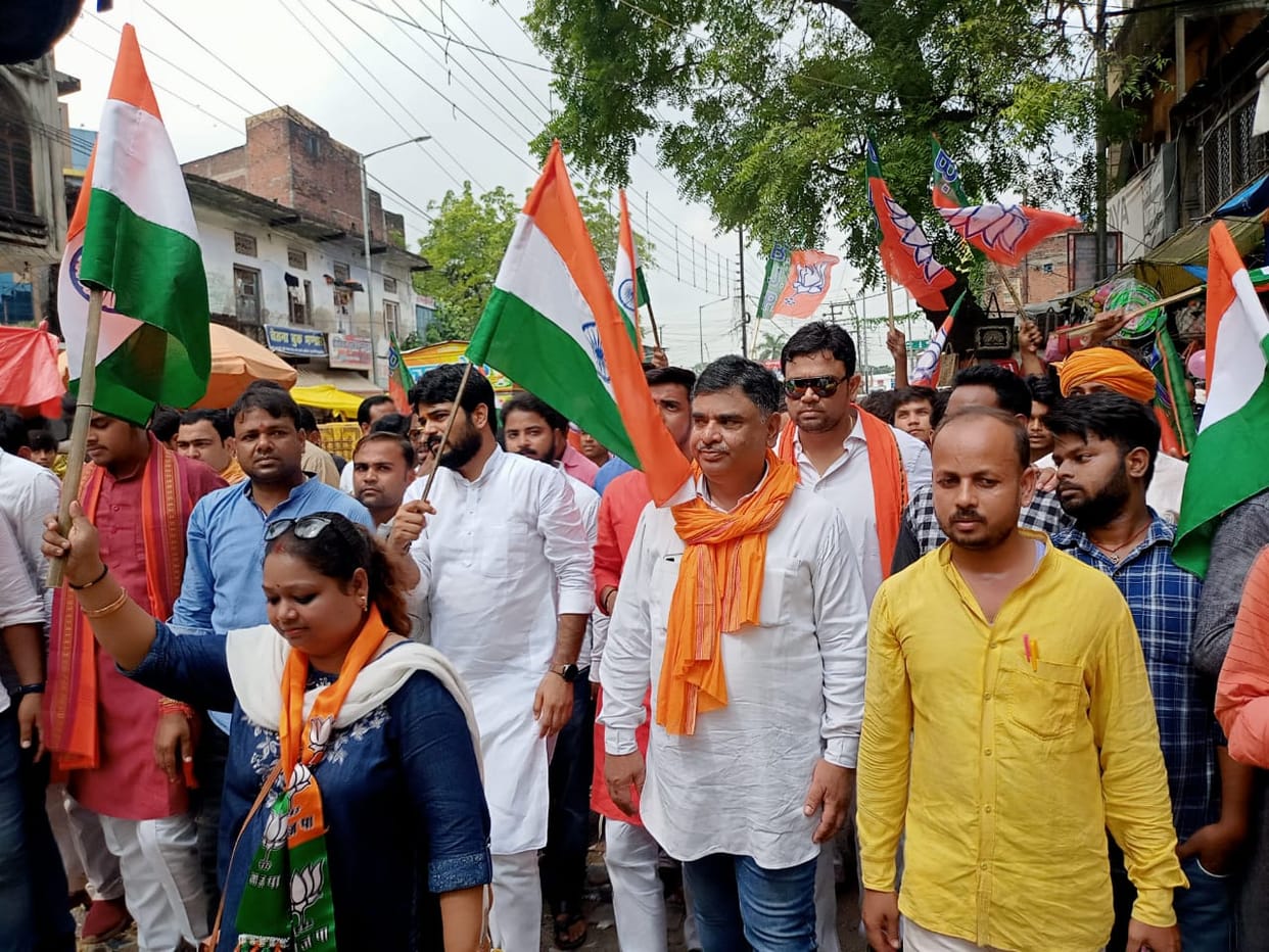 azadi ka amrit mahotsav BJYM takes out tiranga yatra in Ballia  pays homage to martyrs and freedom fighters