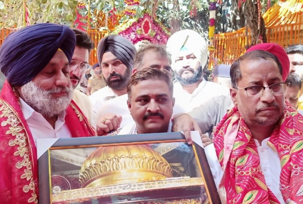 shardiya navratri 2021: Sukhbir Singh Badal pays obeisance at chintpurni temple himachal pradesh