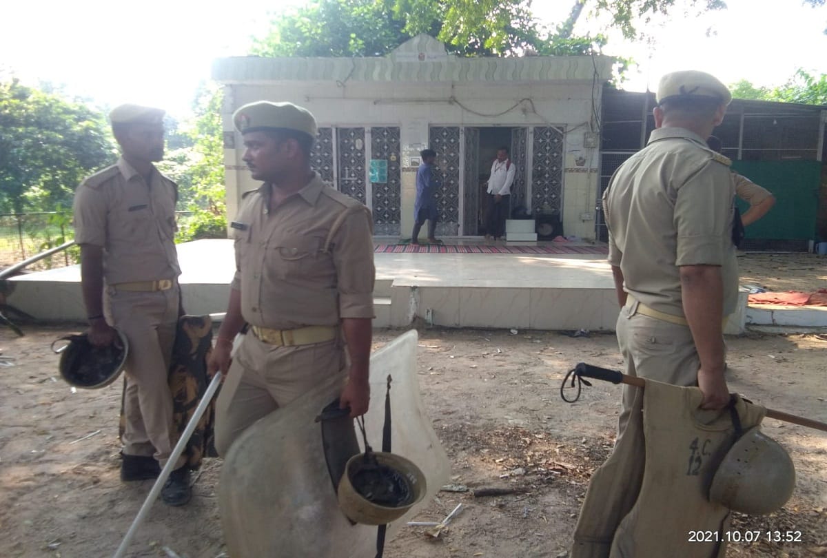 Prayagraj: Force deployed day in Azad Park, 50 encroachments, big and small, removed during overnight operation