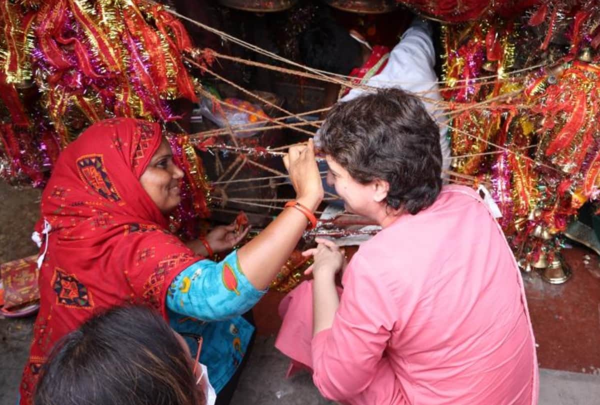 priyanka gandhi offer prayer in temple on navratri.