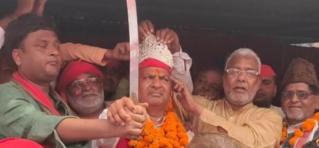 State President welcome with crown and sword