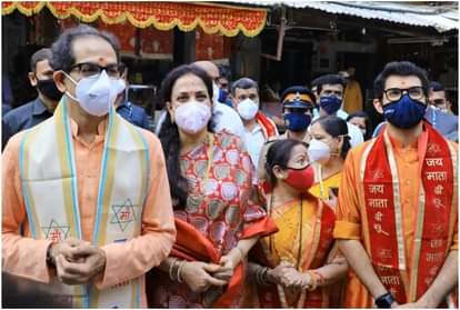 udhav thakere in mumbra devi temple