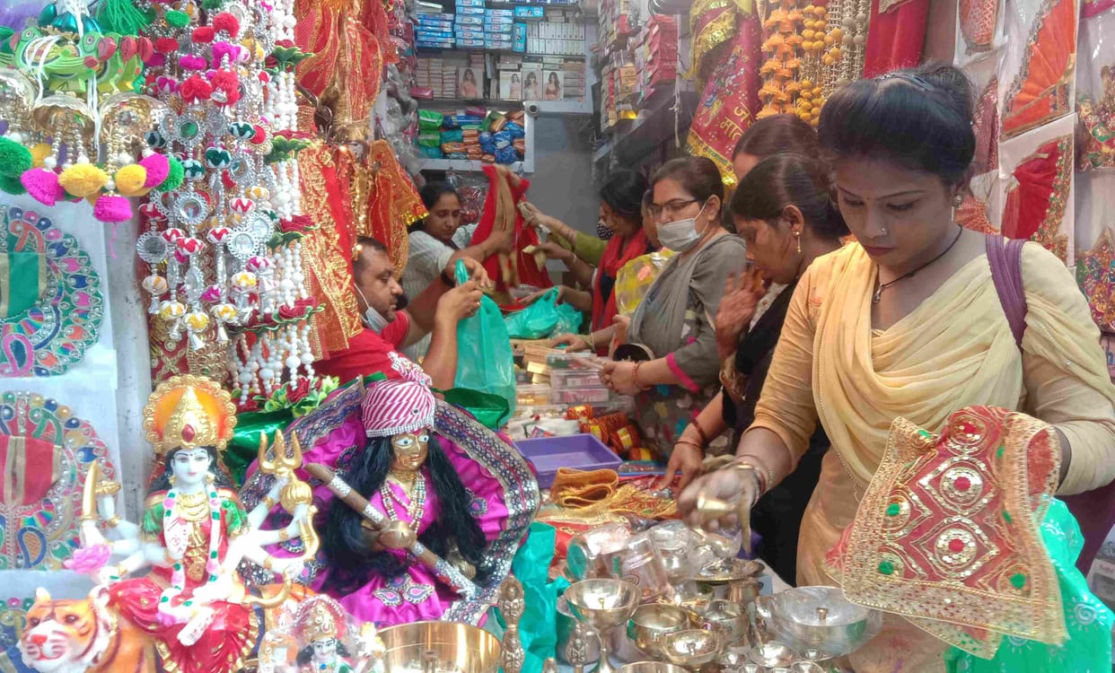 Markets buzzed on Navratri, decorated temples, devotees engaged in preparations for the festival