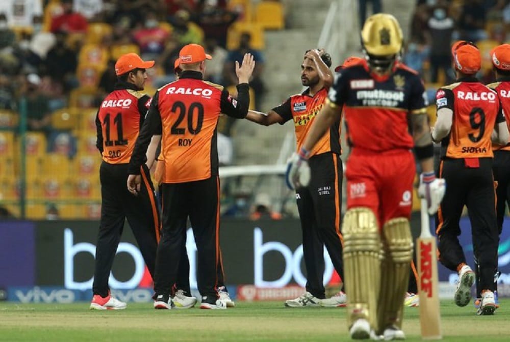 RCB vs SRH IPL 2021, Sunrisers Hyderabad VS Royal Challengers Bangalore match pics, Umran Malik takes autograph from Virat Kohli 