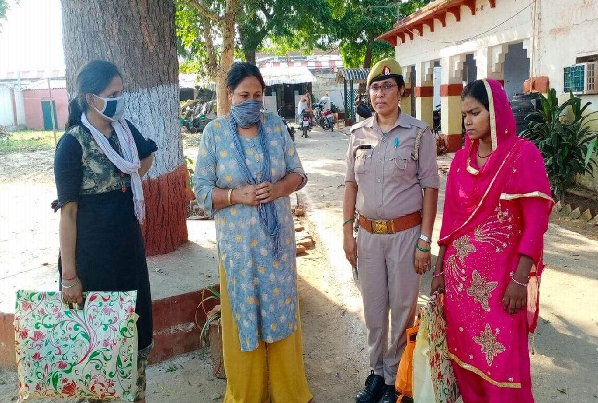 Five including women arrested with 48 kg of ganja at Agra Cantt station