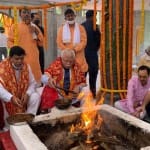 श्री माता मनसा देवी मंदिर में पूजा करते सीएम मनोहर लाल।
