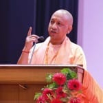 गोरखपुर में सीएम योगी आदित्यनाथ।