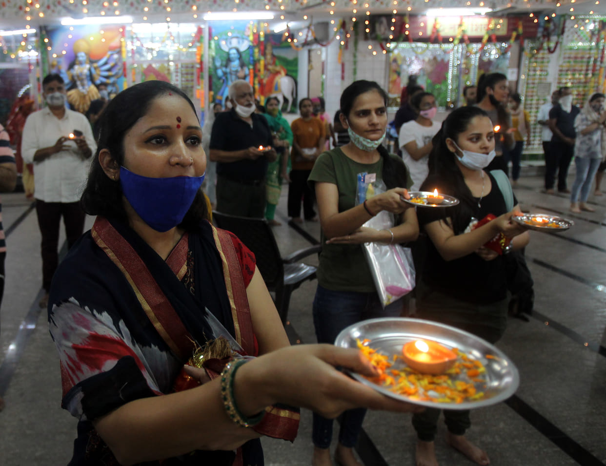 Devotees gathered in temples on Navratri, worshiped Mahamayi