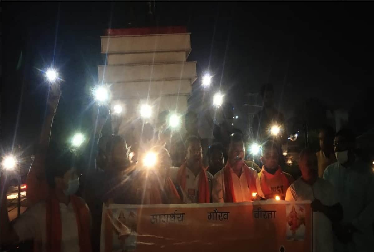 Terrorist attack: People of Jammu took to the streets to protest against the terrorist attack on teachers in Srinagar, see photos